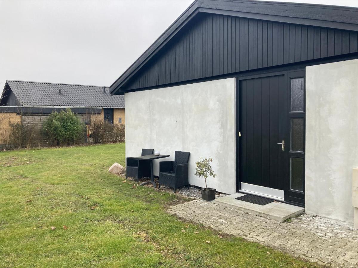 Villa Med Private Vaerelser Delt Badevaerelse/Kokken, Viby Sj. Exterior foto